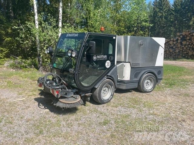 Nilfisk CR 3500 Zamiatarki - Zgarniarki - Odśnieżarki