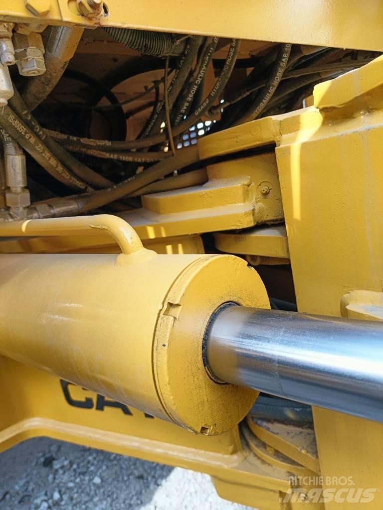 CAT 140K Równiarki