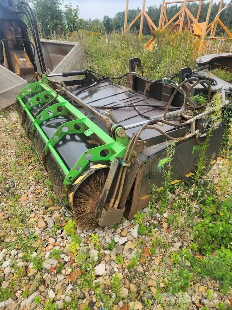 PMC SWB2500 Zamiatarki - Zgarniarki - Odśnieżarki