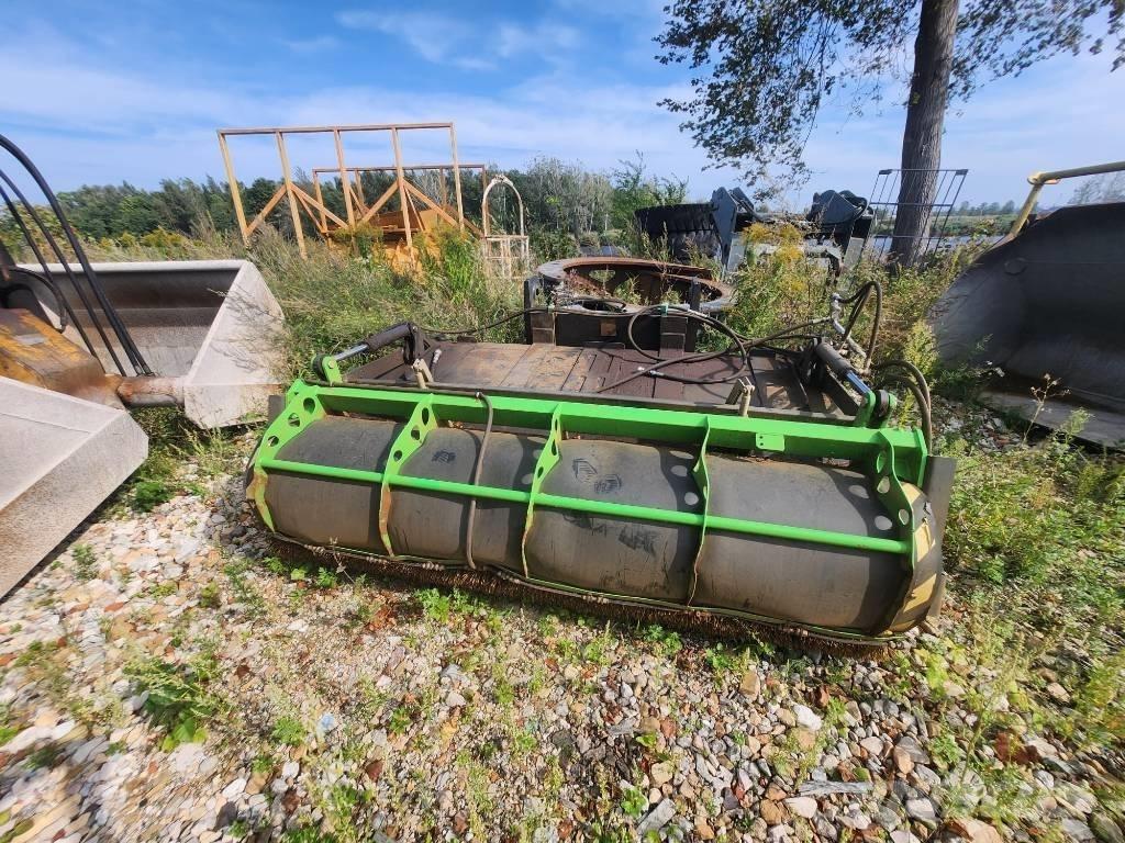 PMC SWB2500 Zamiatarki - Zgarniarki - Odśnieżarki