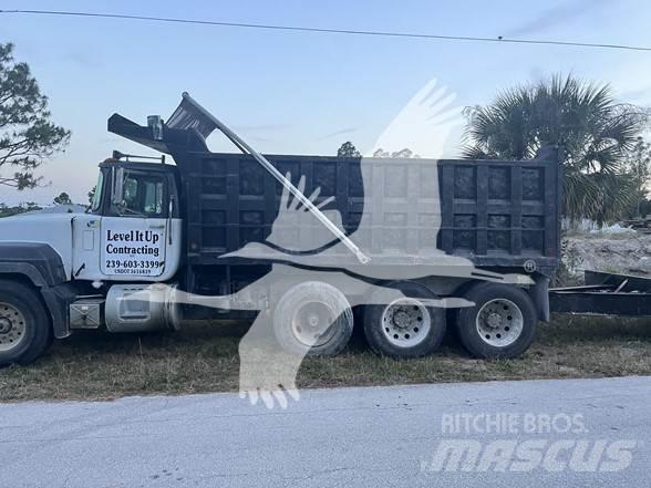 Mack RD688S Wywrotki