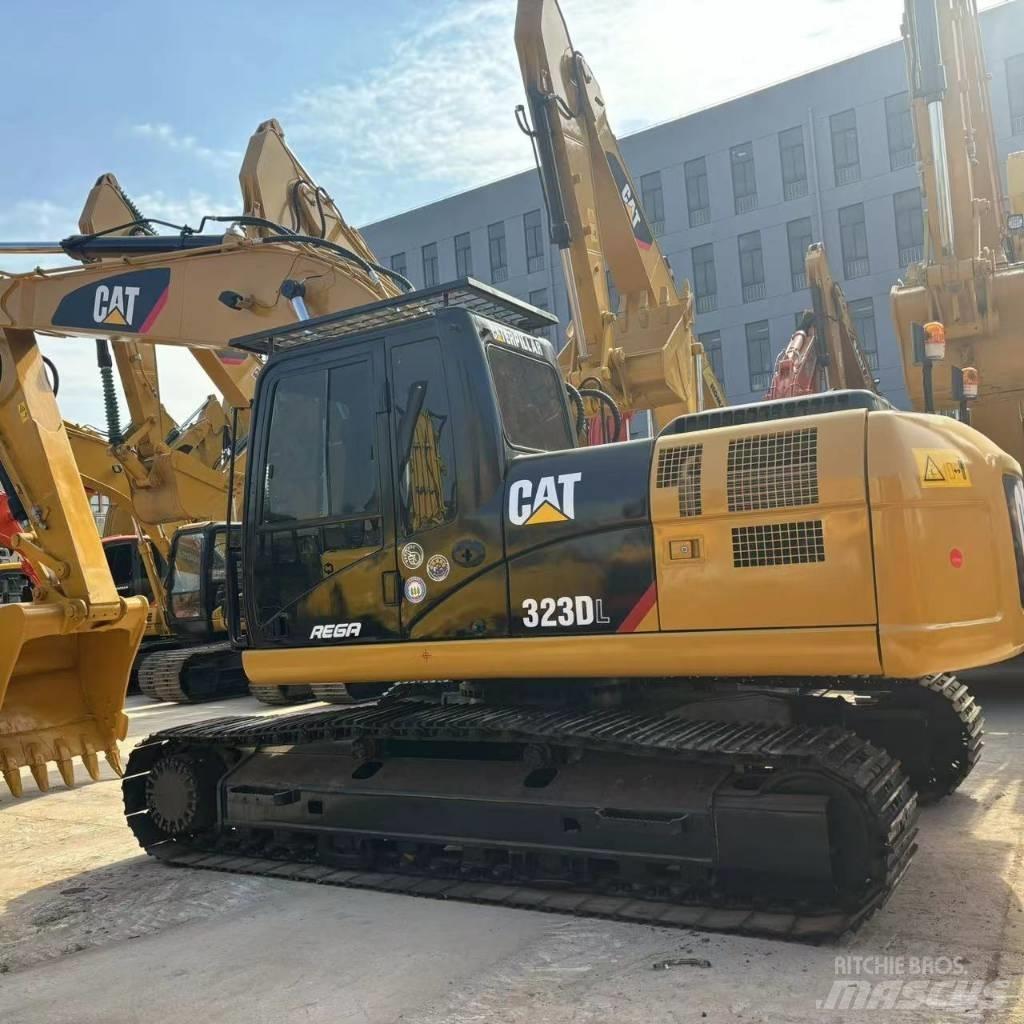 CAT 323 D L Koparki gąsienicowe