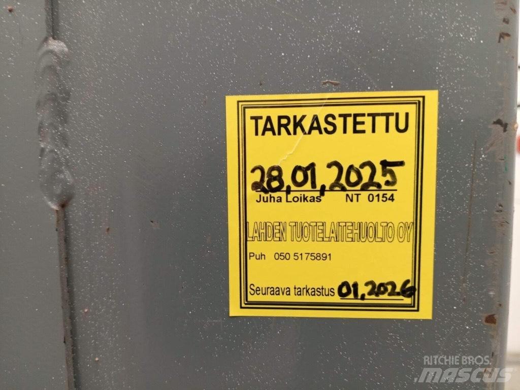 SkyJack SJ 16 Podnośniki masztowe