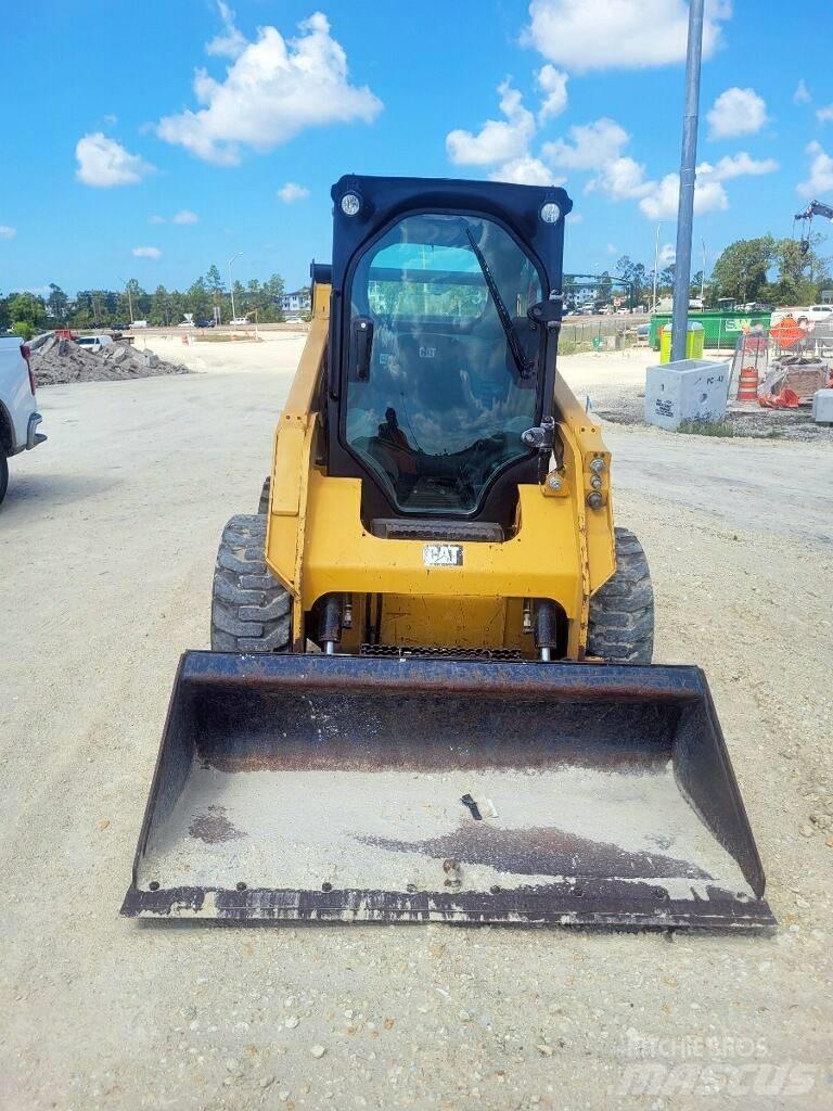 CAT 242 D Ładowarki burtowe