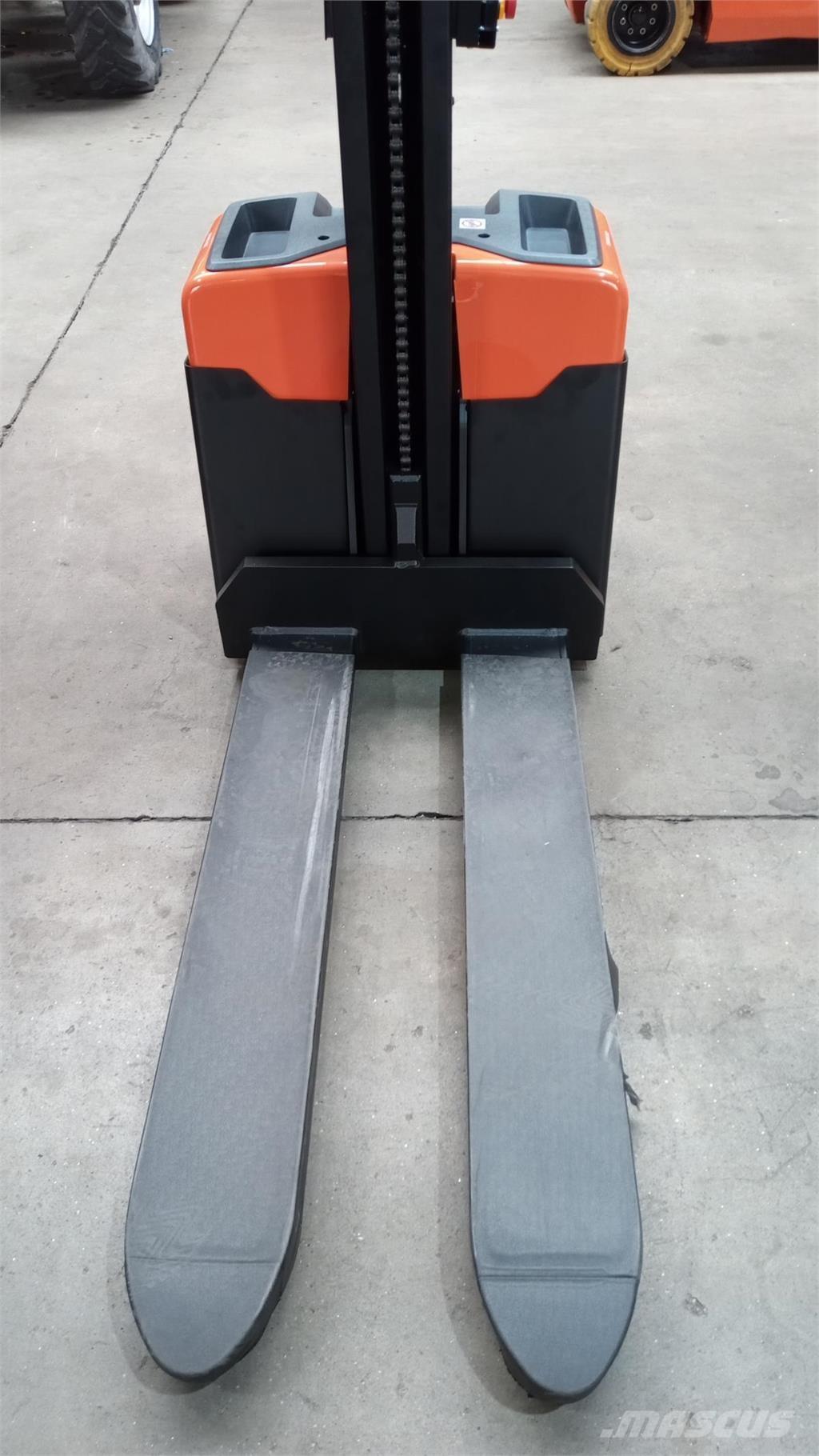 Toyota HWE100 Samojezdne maszyny do załadunku