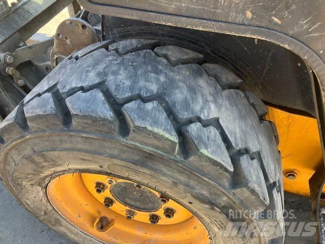JCB 225 Ładowarki burtowe