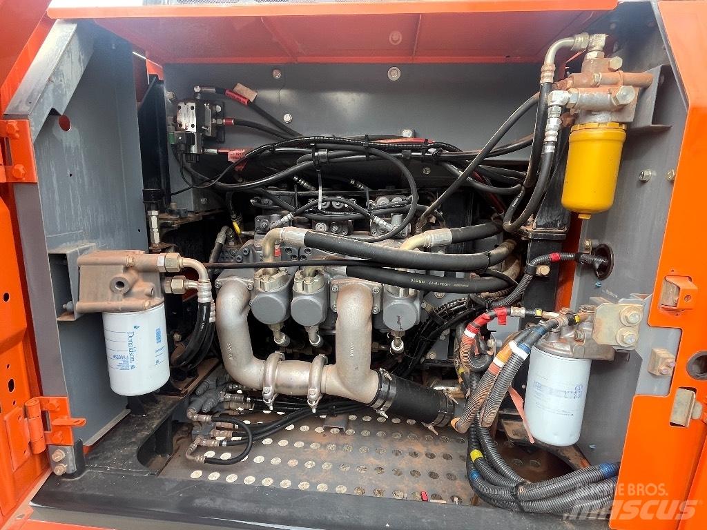 Hitachi ZX 250 LC-6 Koparki gąsienicowe