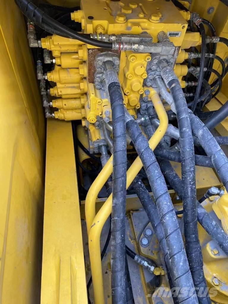 Komatsu 240LC-8 Koparki gąsienicowe