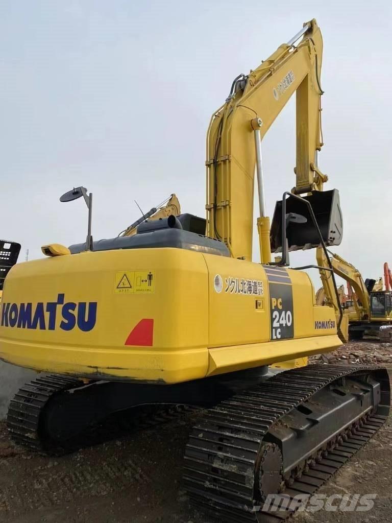 Komatsu 240LC-8 Koparki gąsienicowe