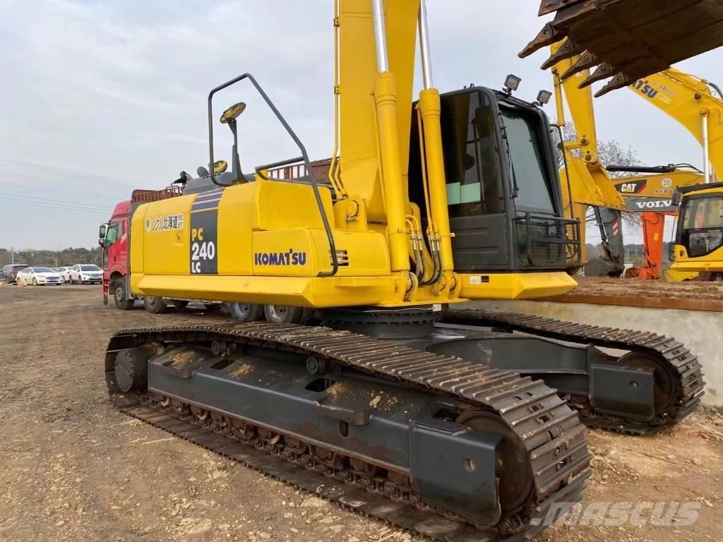 Komatsu 240LC-8 Koparki gąsienicowe