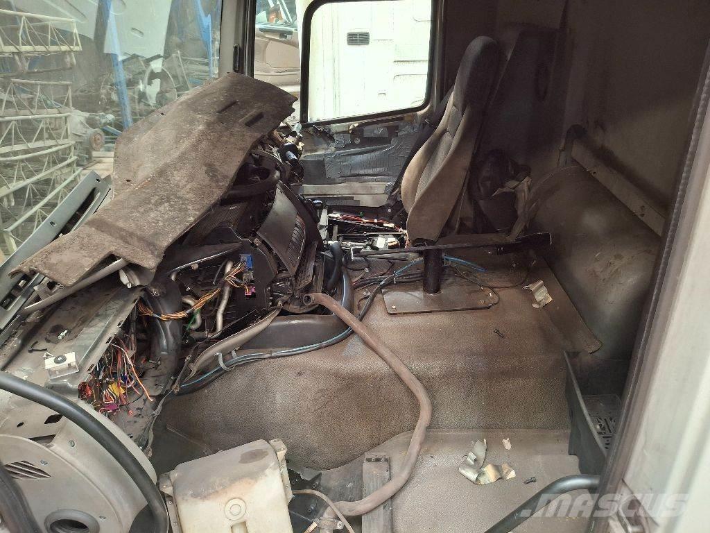 DAF CF 85.360 Kabiny i wnętrze