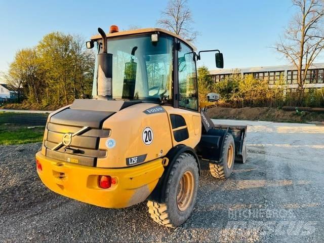 Volvo L25FZ Ładowarki burtowe