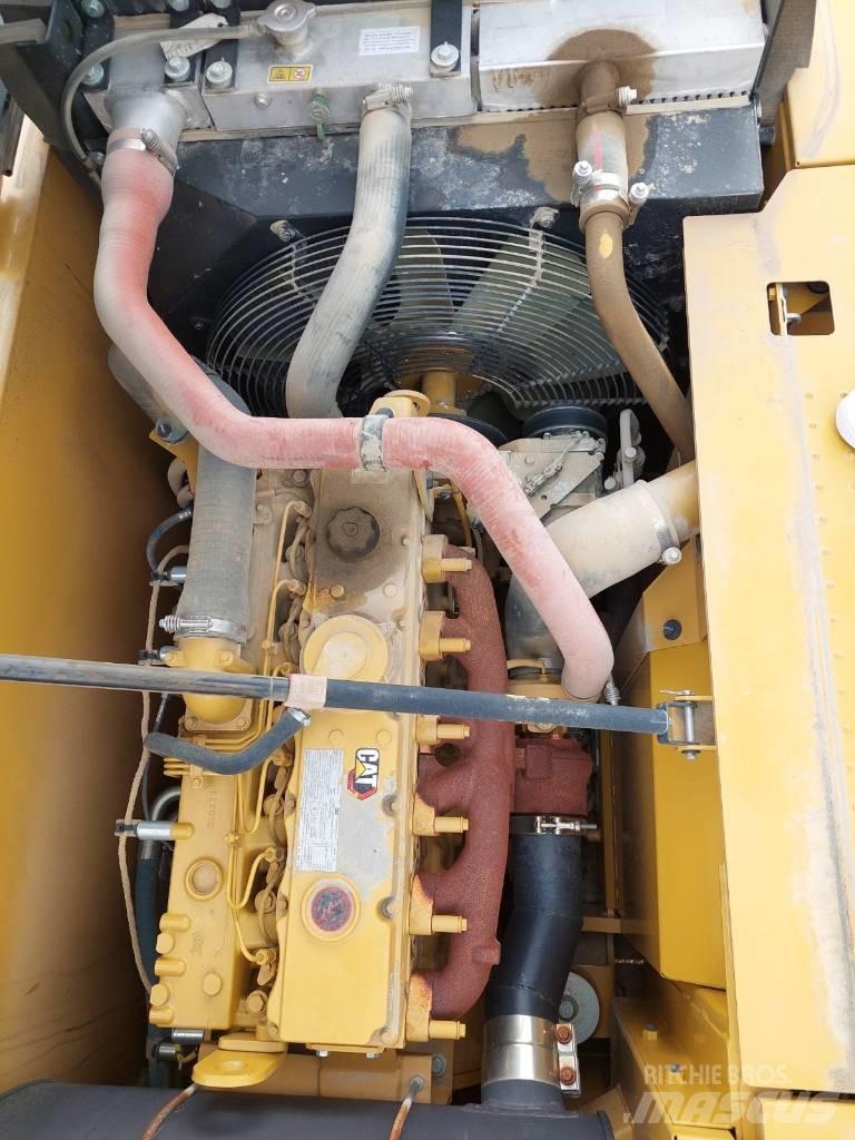 CAT 323D3 Koparki gąsienicowe
