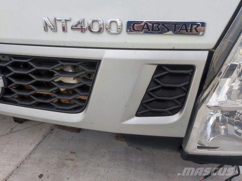 Nissan NT 400 Kabiny i wnętrze
