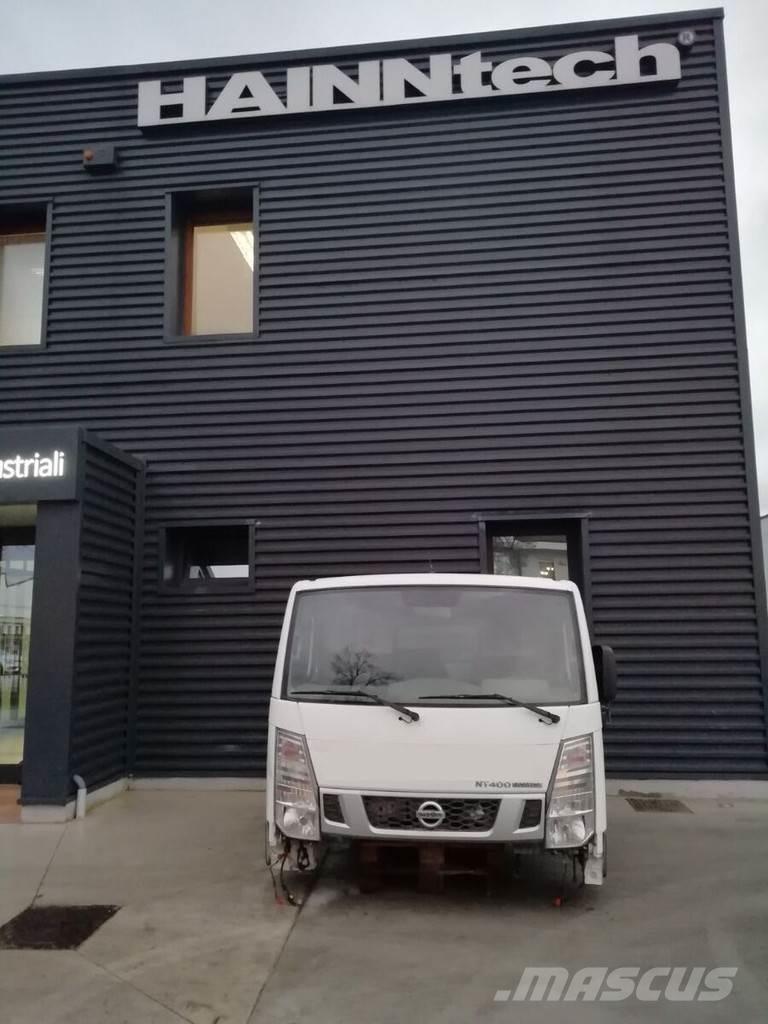 Nissan NT 400 Kabiny i wnętrze