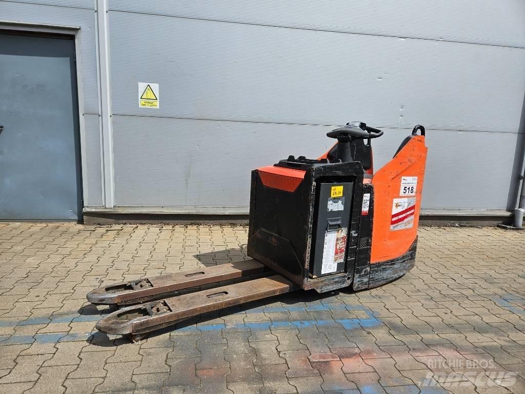 BT LPE250 Wózki widłowe unoszące z platformą dla operatora