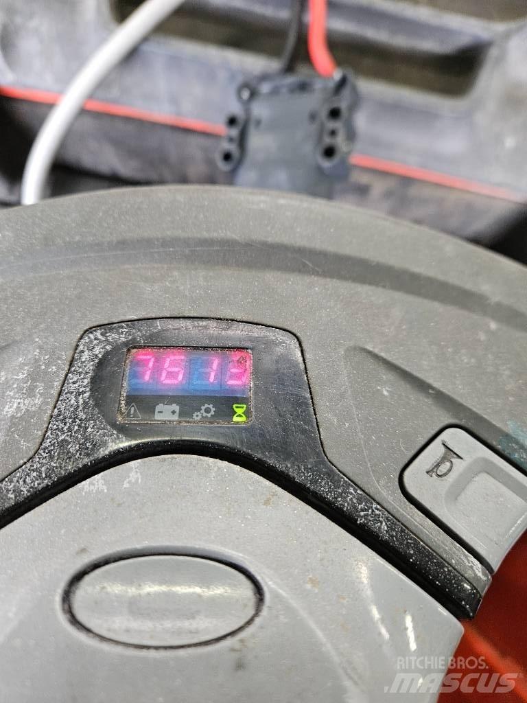 BT LPE250 Wózki widłowe unoszące z platformą dla operatora