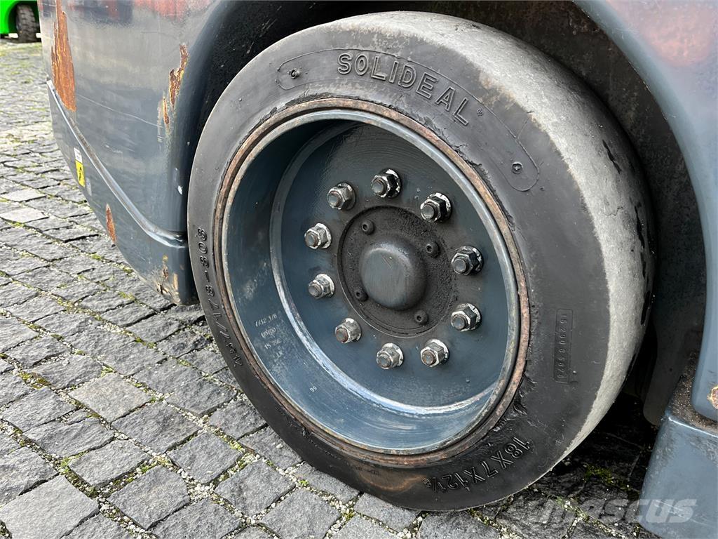 Aisle-Master 15NE Wózki widłowe do wąskich korytarzy