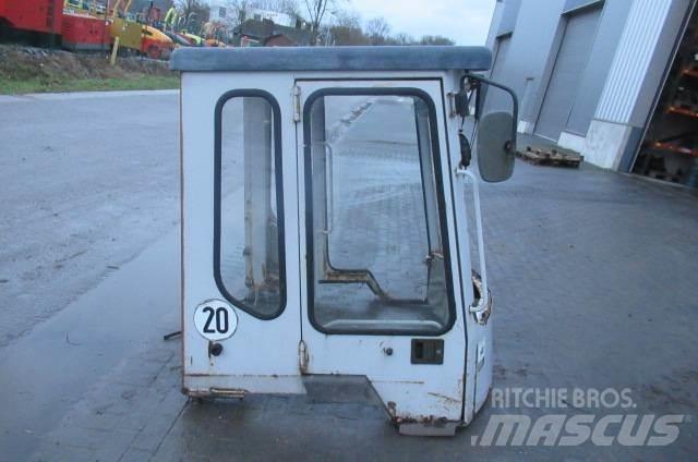 Kubota R 520 Kabiny i wnętrze