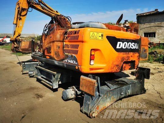 Doosan DX 140W chair Kabiny i wnętrze