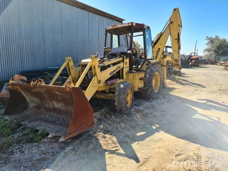 Komatsu WB97R Koparko-ładowarki
