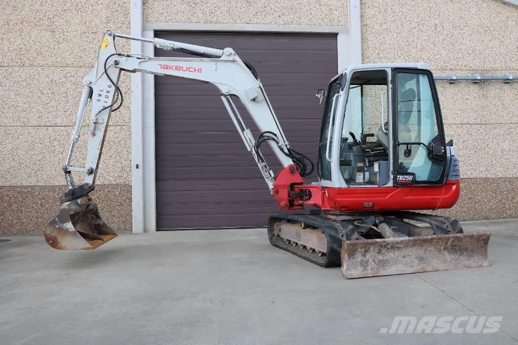 Takeuchi TB 250 Minikoparki
