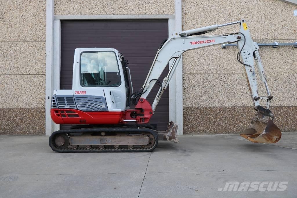 Takeuchi TB 250 Minikoparki