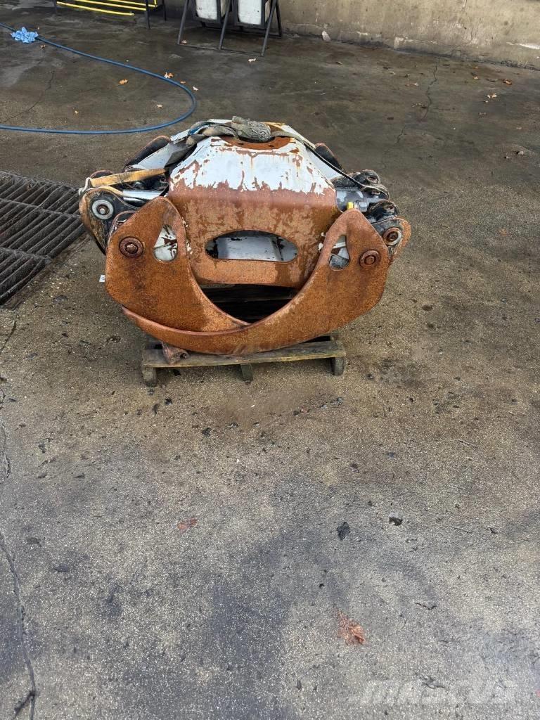 Komatsu G36 Chwytaki