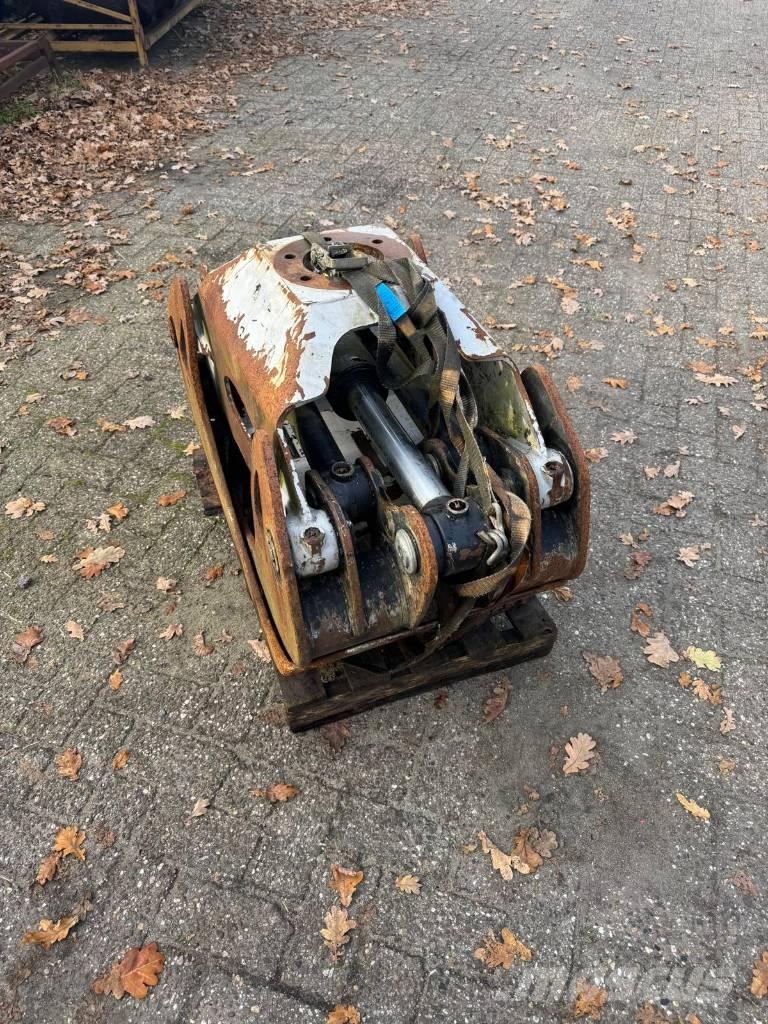 Komatsu G36 Chwytaki