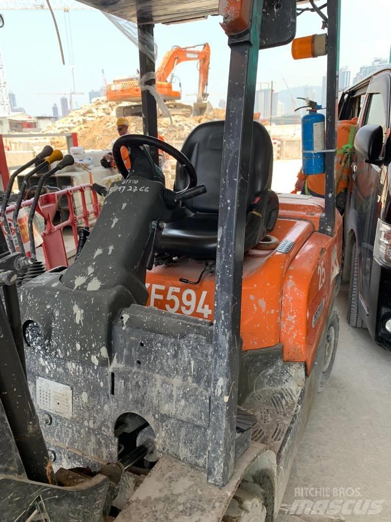 TCM Forklift FD25T4 Wózki Diesla