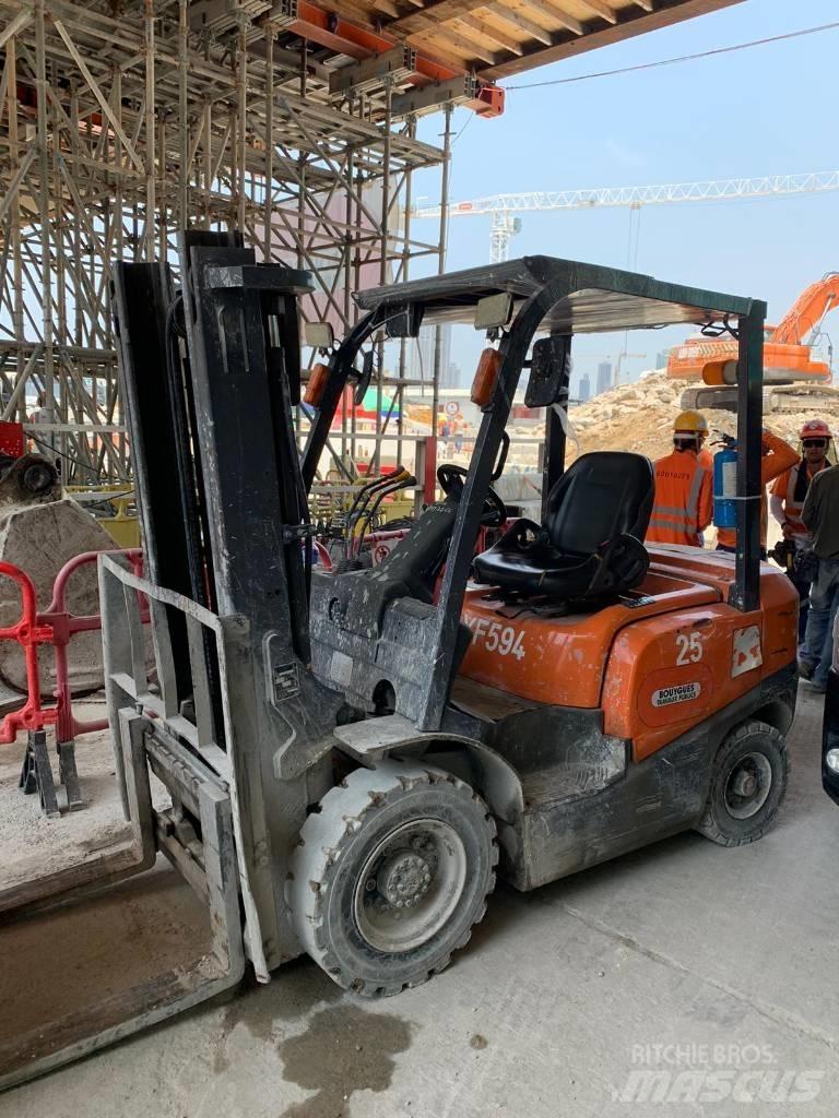 TCM Forklift FD25T4 Wózki Diesla