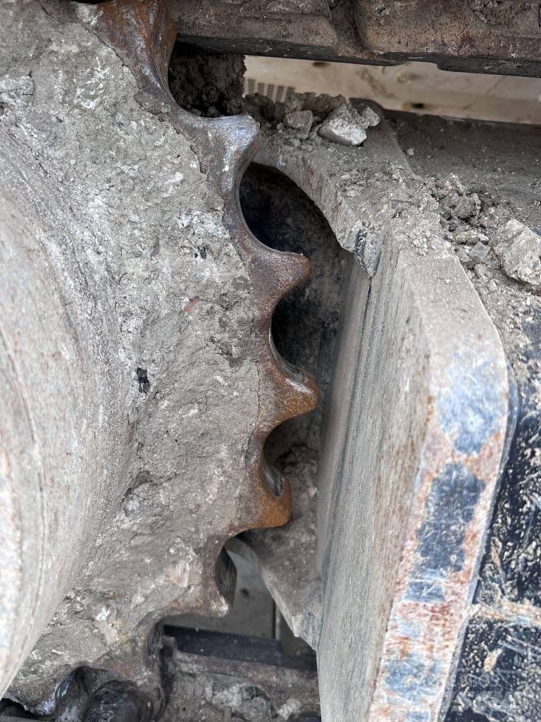 CAT 323 Koparki gąsienicowe