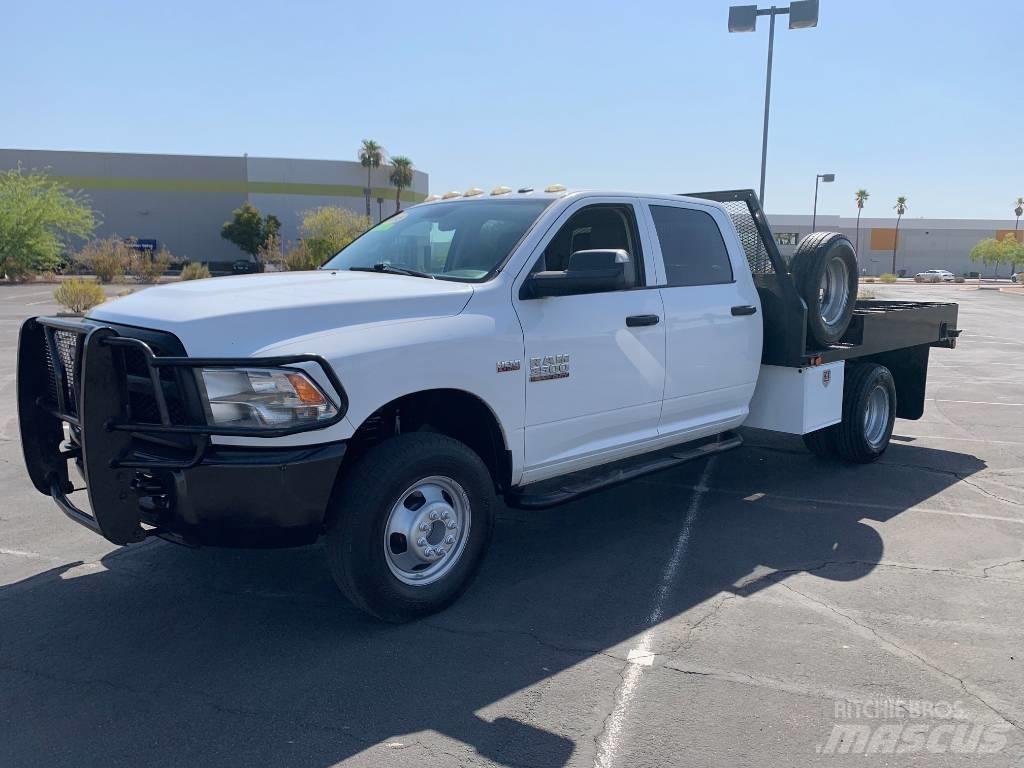 RAM 3500 TRADESMAN Ciężarówki typu Platforma / Skrzynia