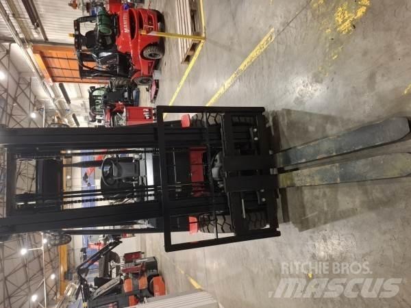 Manitou MI25D Wózki widłowe terenowe