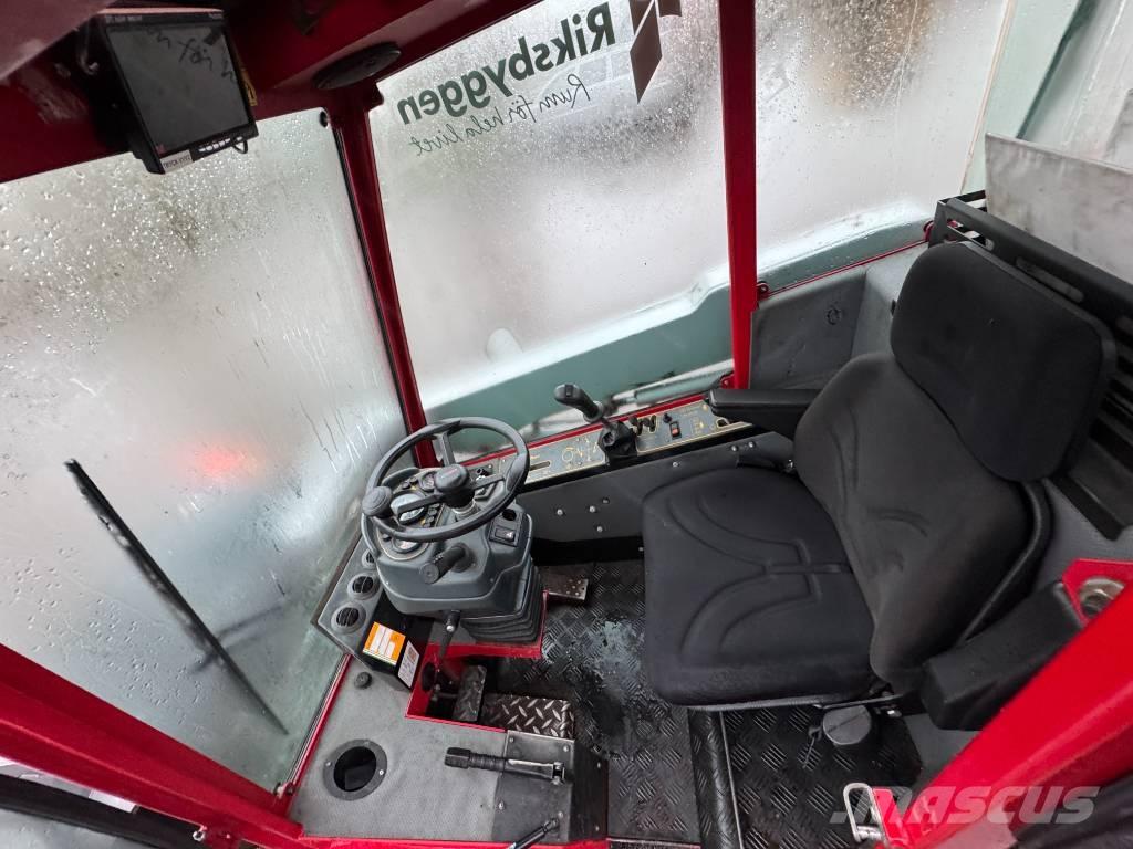 Timan Tool-Trac 245 Maszyny komunalne