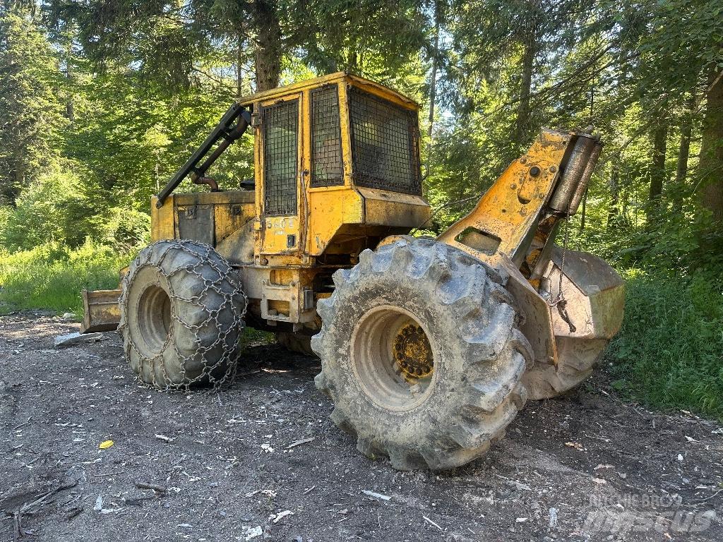 John Deere 540 E Skidery