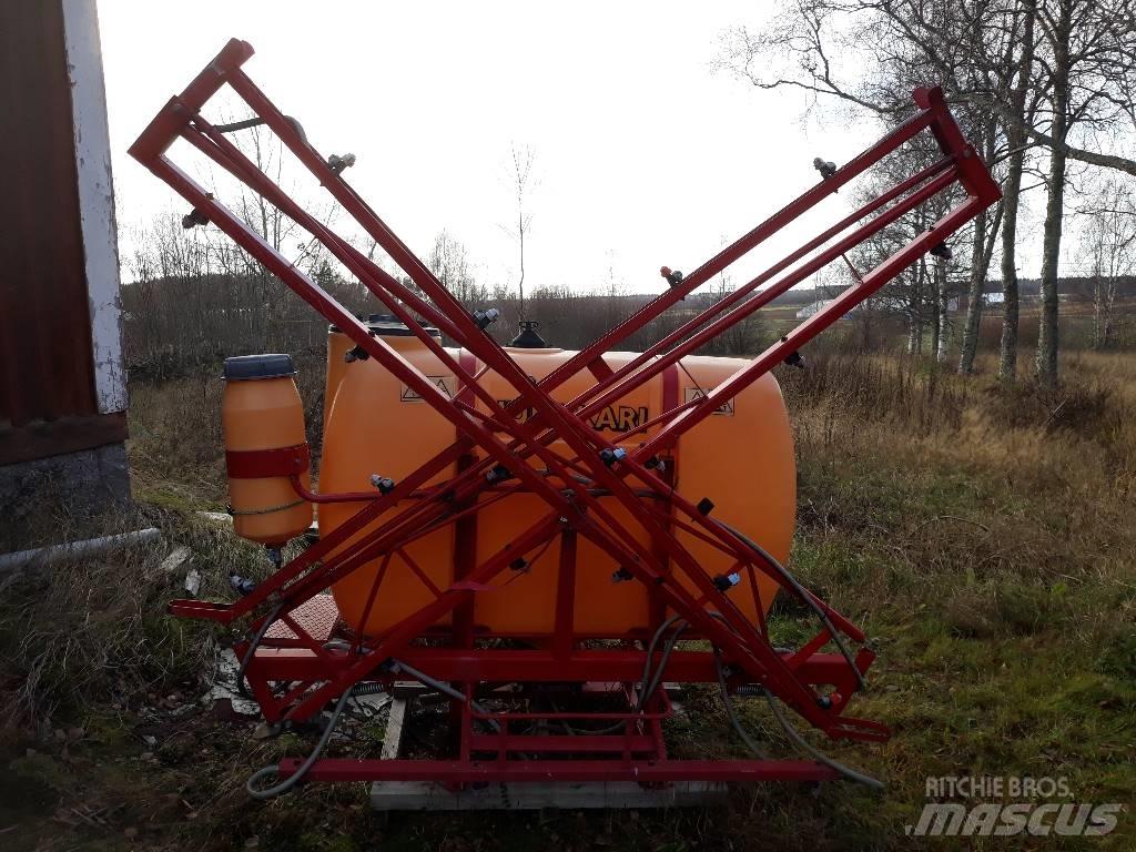 Junkkari 8/700 Zamontowane opryskiwacze