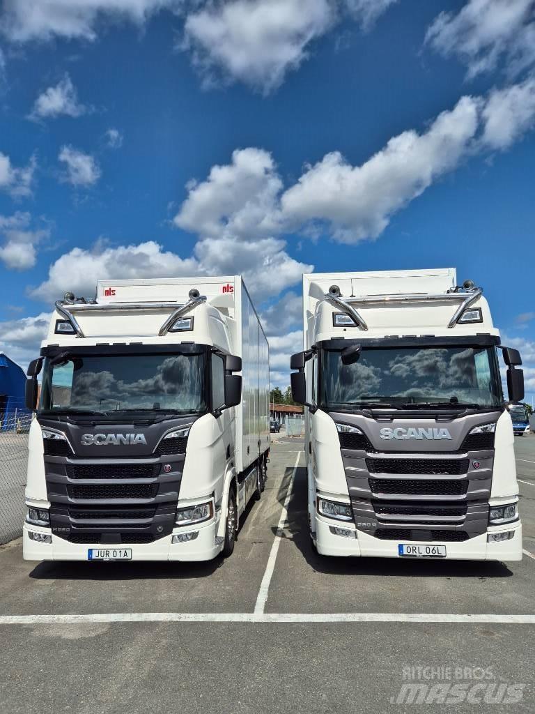 Scania 560R Samochody ciężarowe ze skrzynią zamkniętą