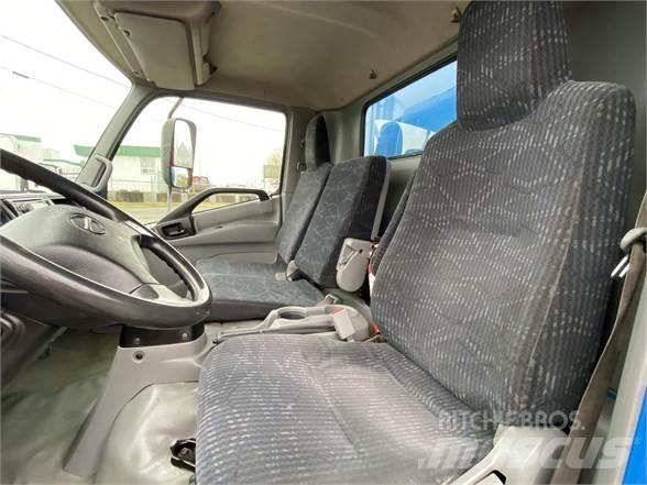 Hino 195 Samochody do transportu napojów
