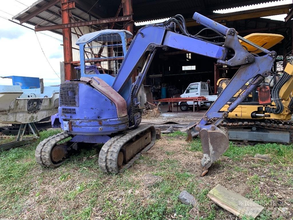 Komatsu PC28UU-2 Minikoparki