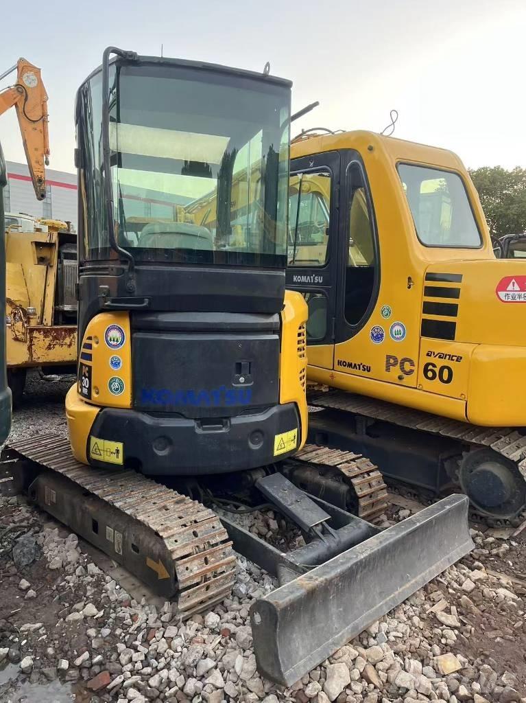 Komatsu PC 30 Koparki gąsienicowe