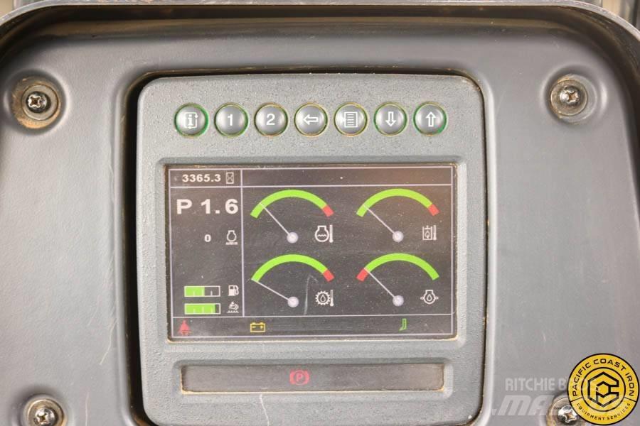 DEERE 750K XLT Spycharki gąsienicowe