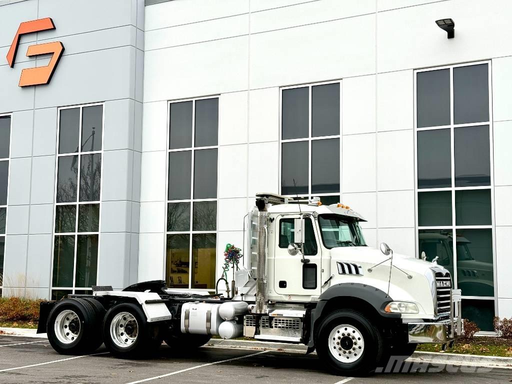 Mack GU813 Ciągniki siodłowe