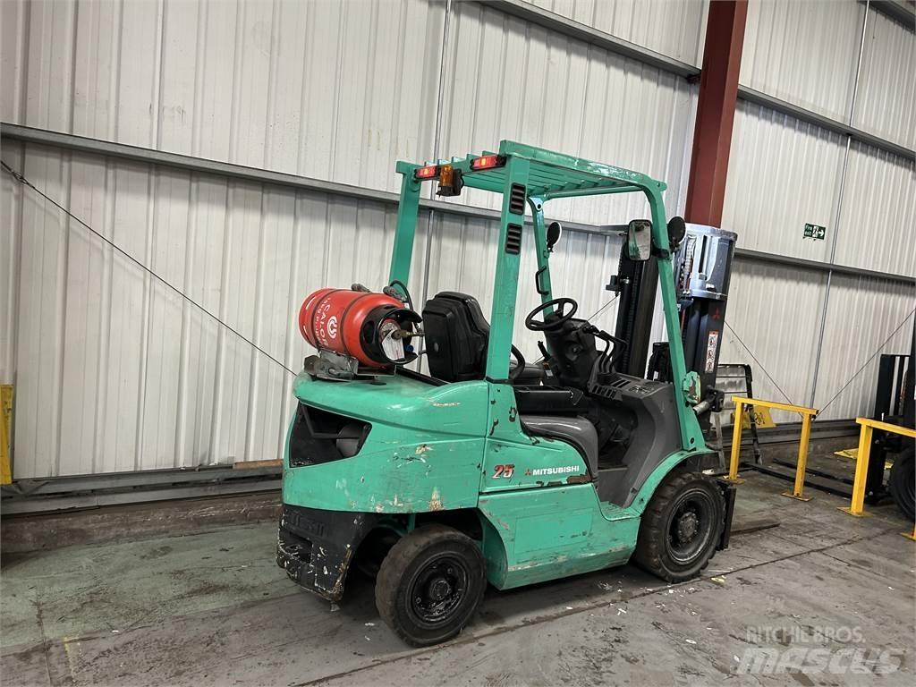 Mitsubishi FG25NT Wózki LPG