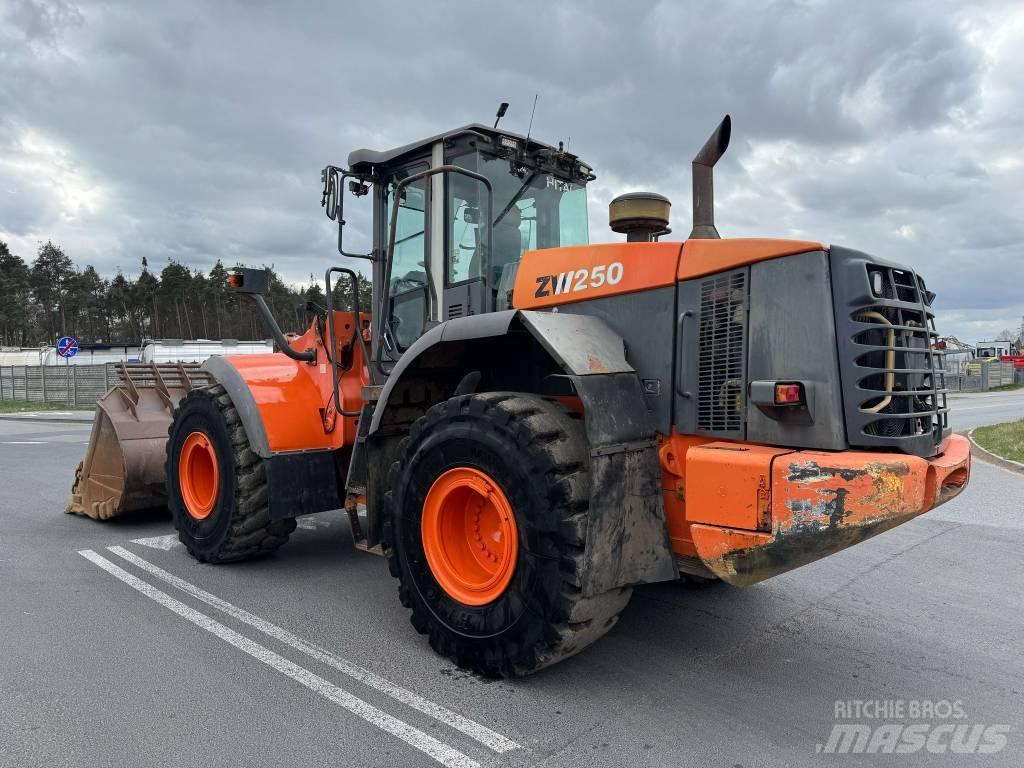 Hitachi ZW 250 Ładowarki kołowe
