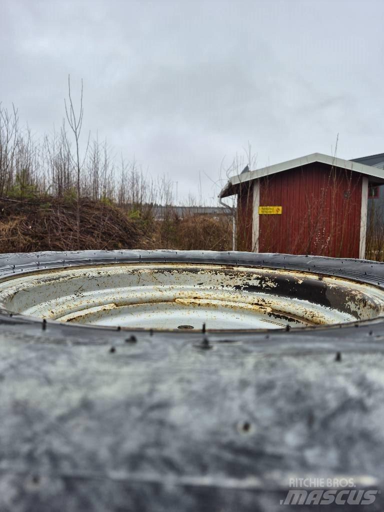 Dunlop 365/80R20 Opony, koła i felgi