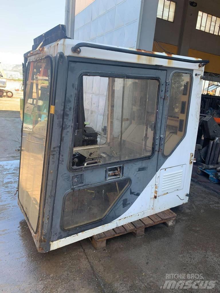 CAT 375 Kabiny i wnętrze