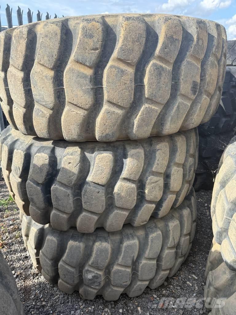 Bridgestone 23.5R25 Opony, koła i felgi