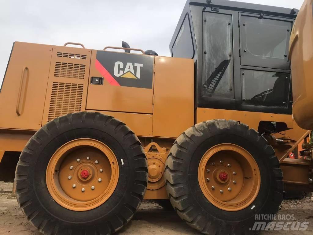 CAT 140k Równiarki
