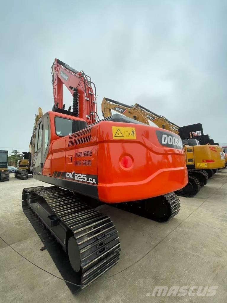 Doosan DX 225 LC Koparki gąsienicowe